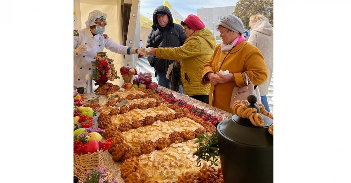 В Солнечнодольске «повара без границ» испекли курник размером 1,2 на 2 метра