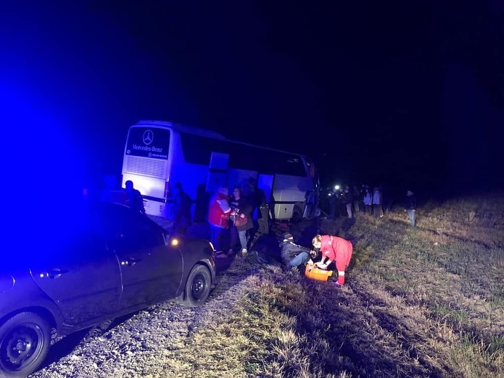 Один человек погиб и трое пострадали в аварии с автобусом на Ставрополье Один человек погиб и трое пострадали в аварии с автобусом на Ставрополье