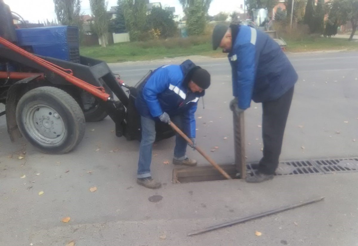 В Ставрополе прочистили свыше 1, 3 тыс. ливневых колодцев В Ставрополе прочистили свыше 1, 3 тыс. ливневых колодцев