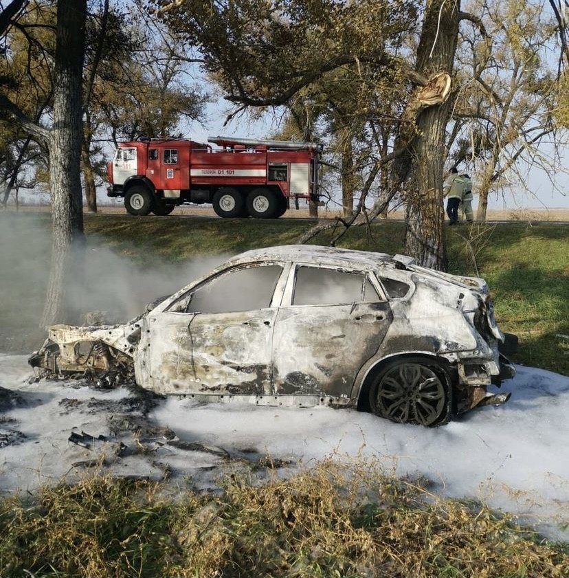 На Ставрополья из-за лихача сгорела иномарка