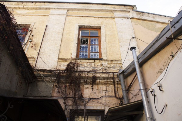 Жители дома во дворе СКФУ в Ставрополе могут остаться без жилья Жители дома во дворе СКФУ в Ставрополе могут остаться без жилья