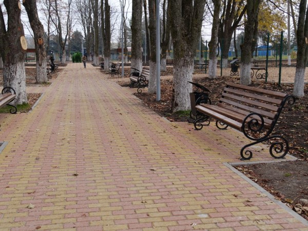 Парковую зону площадью более 2 тысяч кв. м благоустроили в Казьминском на Ставрополье