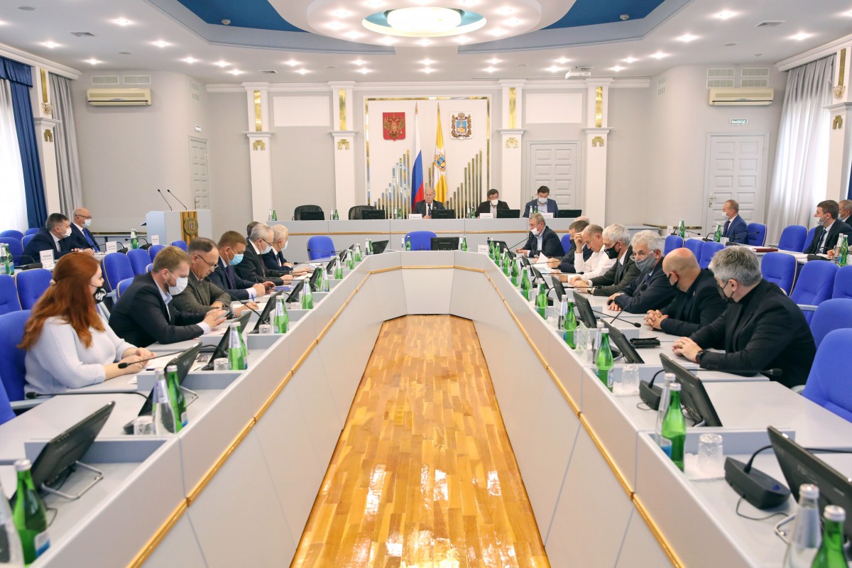 В Думе Ставрополья предложили пускать в общественные места только с QR-кодом о вакцинации или перенесенной болезни В Думе Ставрополья предложили пускать в общественные места только с QR-кодом о вакцинации или перенесенной болезни