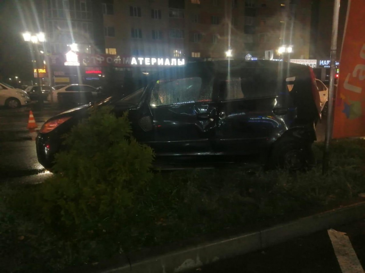 Три человека пострадали в ночной аварии на юге Ставрополя Три человека пострадали в ночной аварии на юге Ставрополя