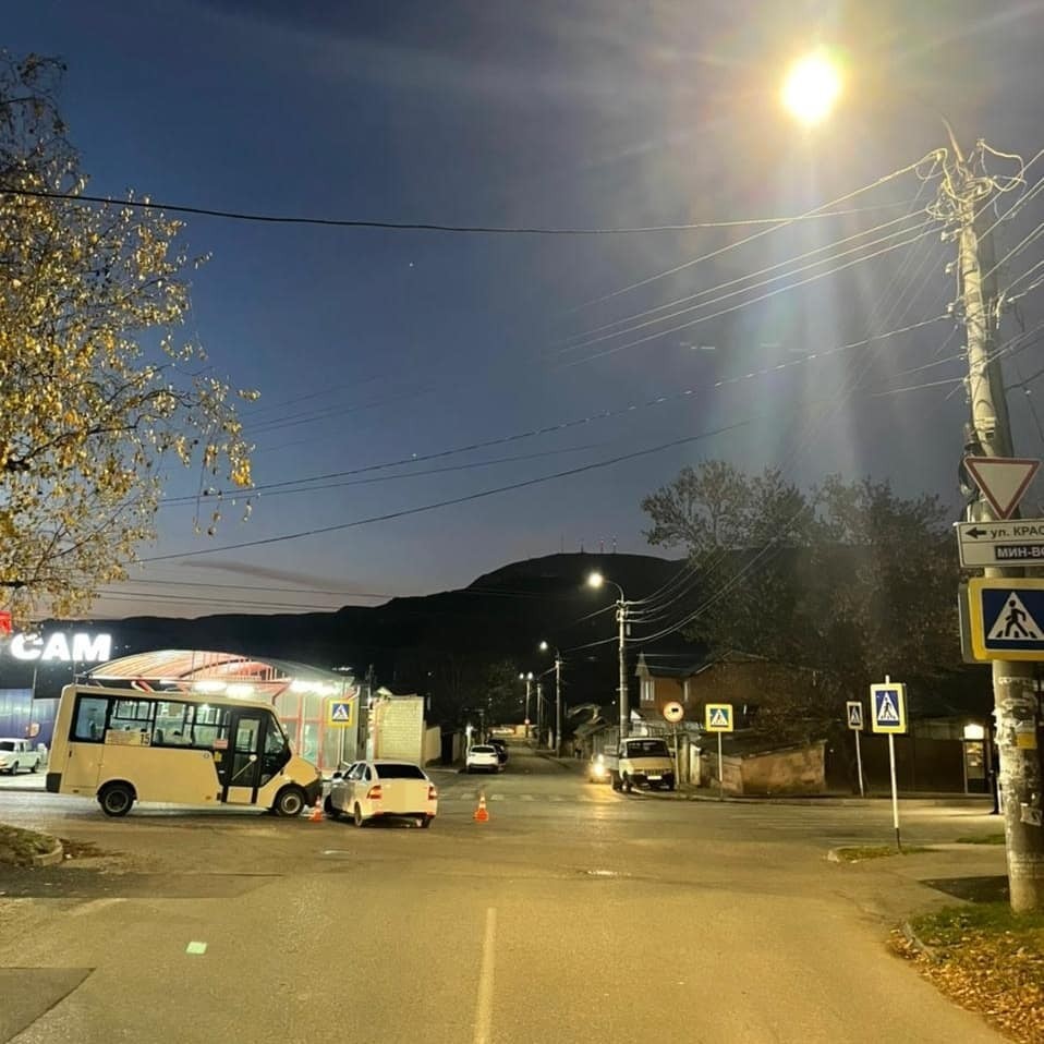 Обстоятельства аварии с маршруткой в Кисловодске выяснит прокуратура Обстоятельства аварии с маршруткой в Кисловодске выяснит прокуратура