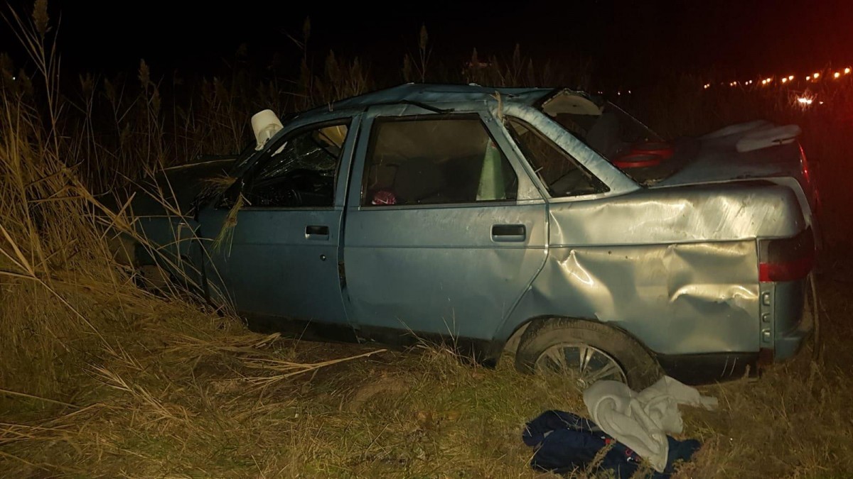 Вблизи Ставрополя на трассе перевернулся автомобиль