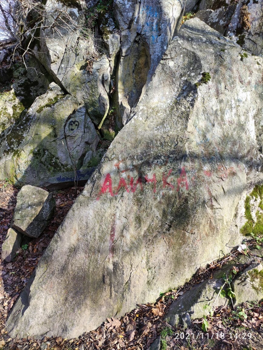 Прокуратура ищет вандалов, изрисовавших пещеру Вечной мерзлоты в Железноводске