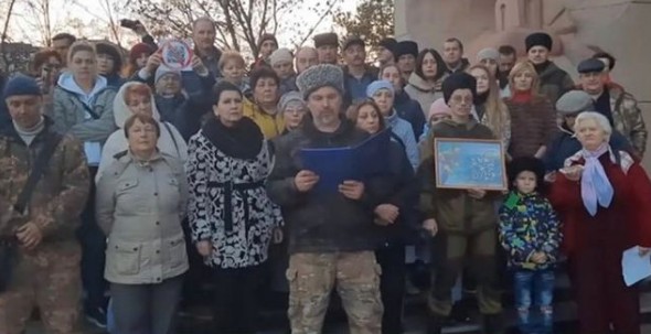 Группа жителей Кисловодска выступила против прививок от COVID-19 и использования QR-кодов