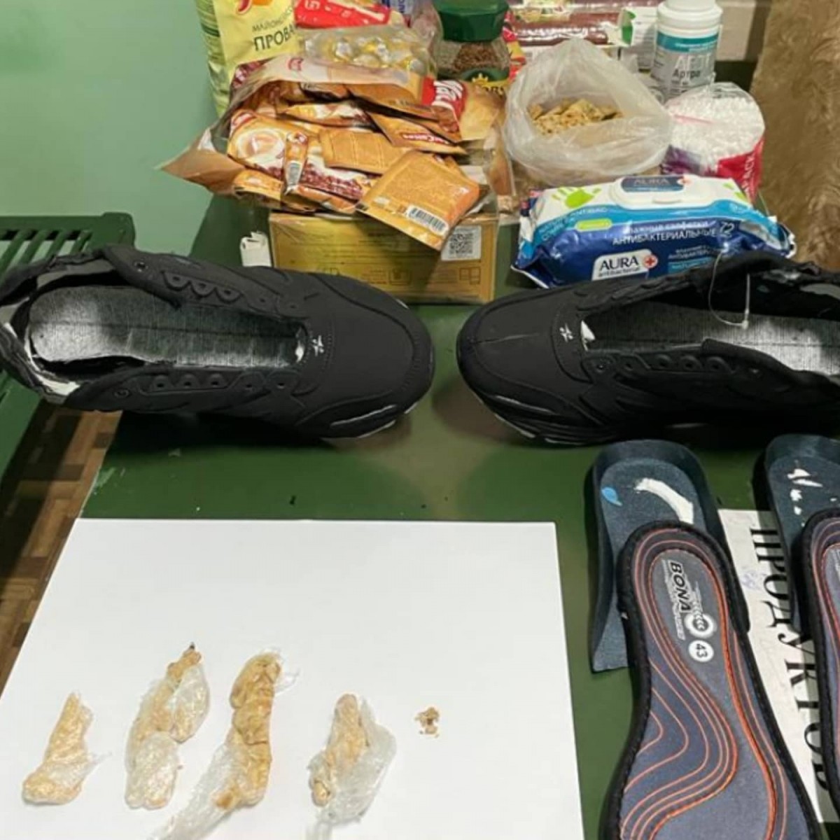 Передать наркотики в кроссовках пытались осужденным на Ставрополье