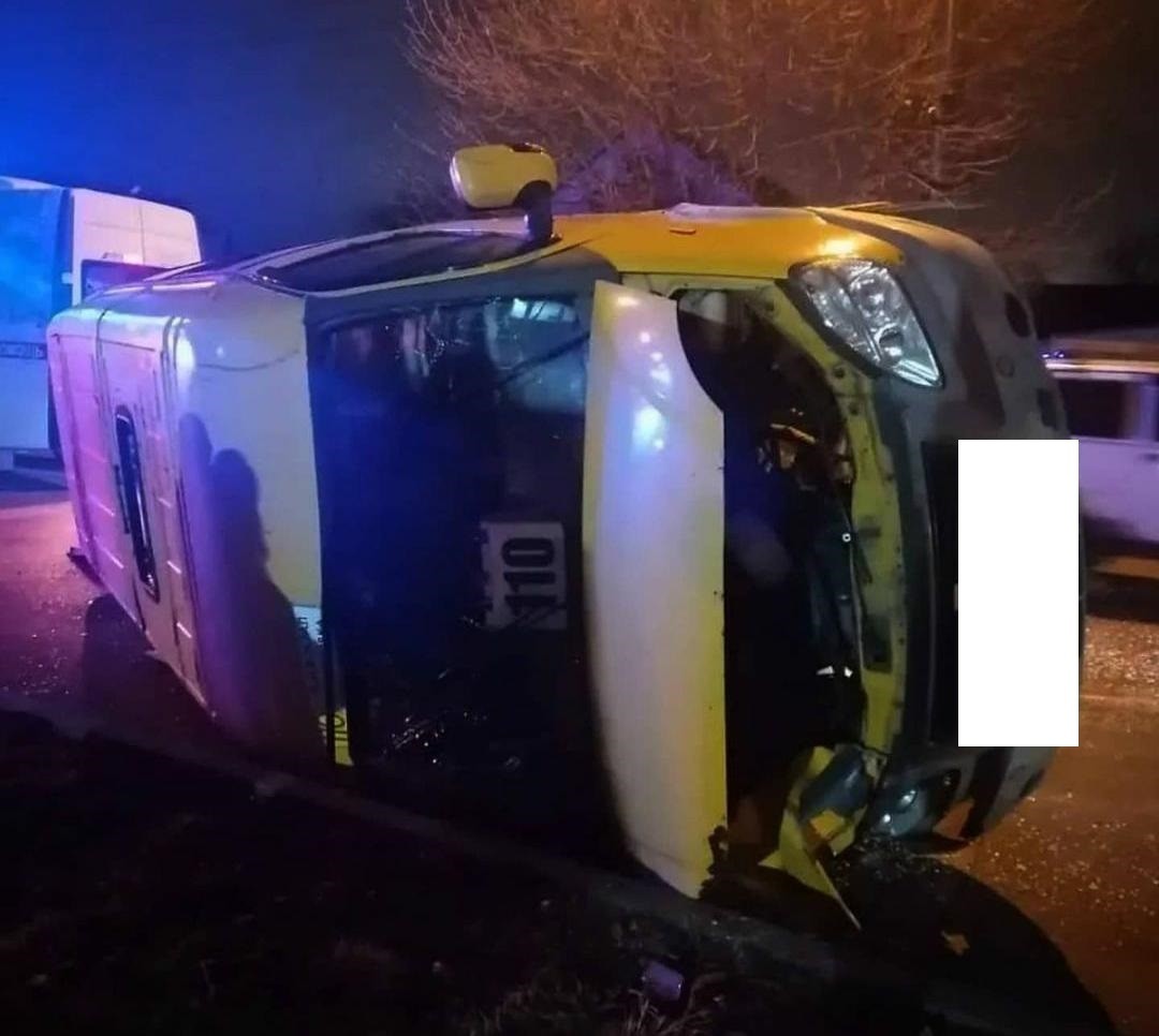 Два человека пострадали в ДТП с маршруткой и такси в Минводах Два человека пострадали в ДТП с маршруткой и такси в Минводах