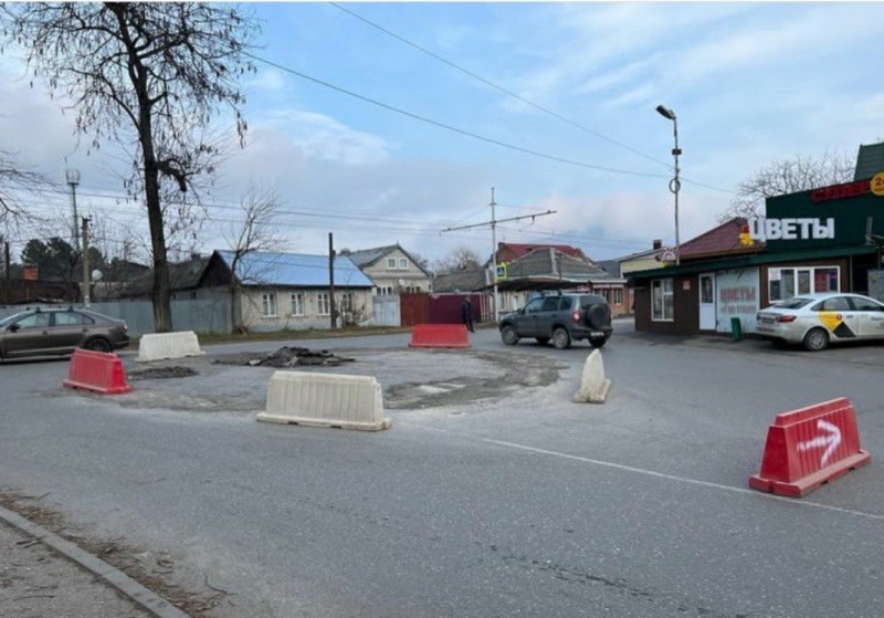На улице Февральской в Пятигорске организуют круговое движение На улице Февральской в Пятигорске организуют круговое движение