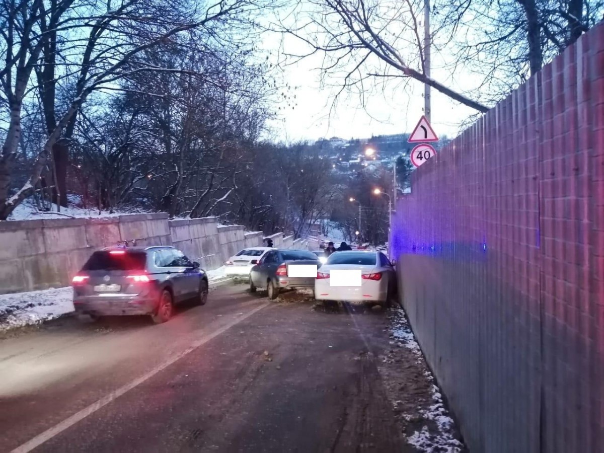 В Ставрополе на ул. Железнодорожной два человека пострадали в ДТП В Ставрополе на ул. Железнодорожной два человека пострадали в ДТП