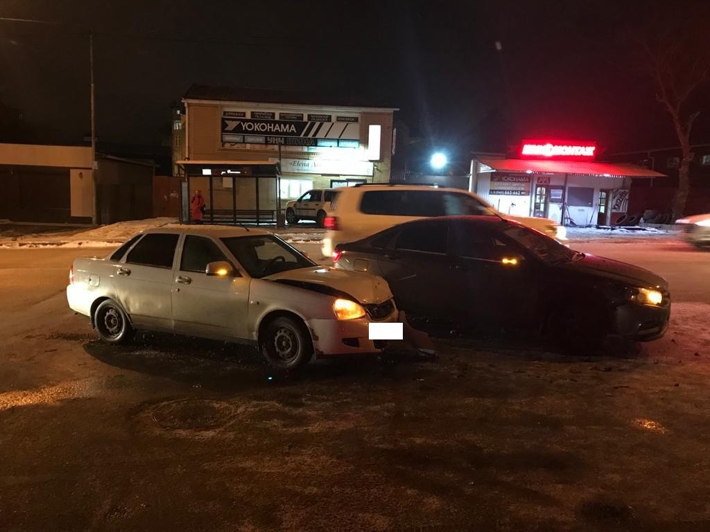 В Ставрополе в переулке Крупской столкнулись две легковушки В Ставрополе в переулке Крупской столкнулись две легковушки