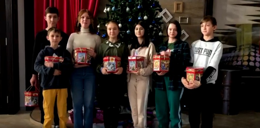 Ребята из детдома «Надежда» посмотрели сказку на льду «Морозко» в Невинномысске