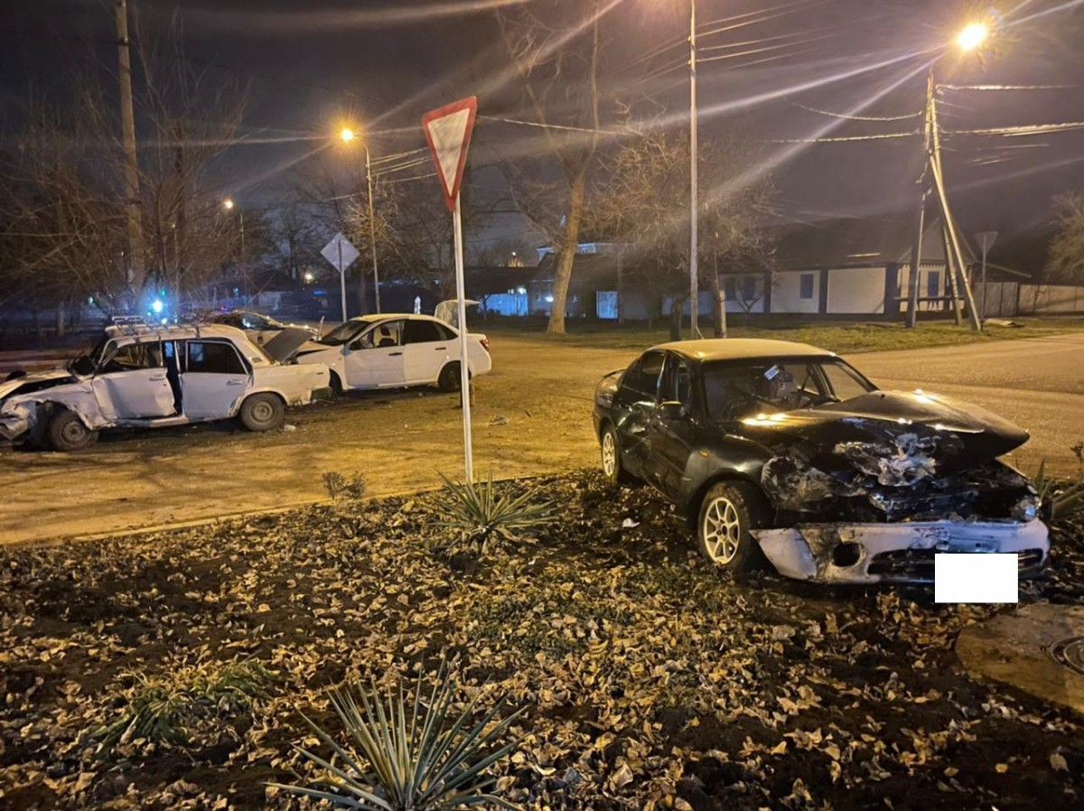 В Георгиевске неопытный водитель спровоцировал тройное ДТП с шестью пострадавшими