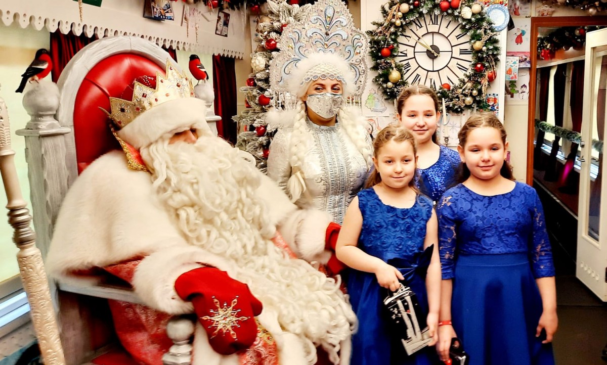 В Минеральные Воды прибыл сказочный «Поезд Деда Мороза»