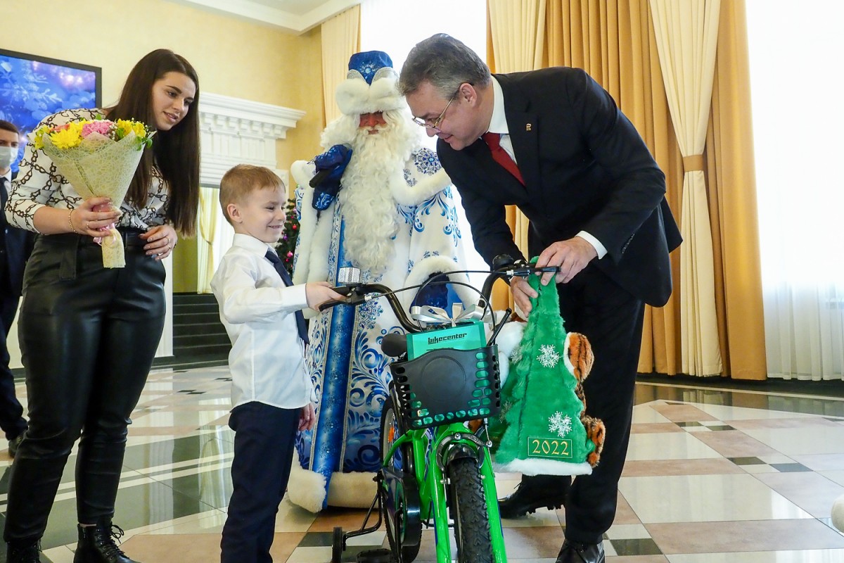 Губернатор Ставрополья исполнил новогодние мечты шестерых детей в рамках акции «Ёлка желаний»