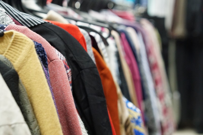 Куда вы меня затащили? - Стилист выбирает вещи в секонд-хенде