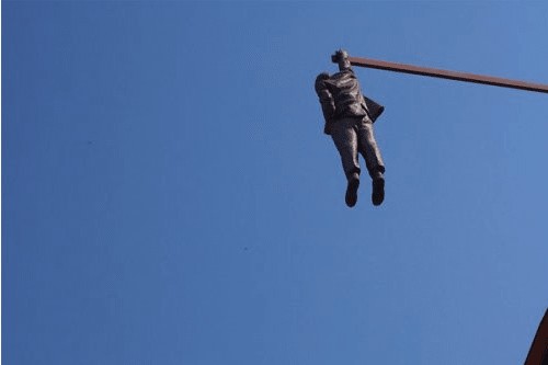 Тест: угадайте, где можно найти странные памятники