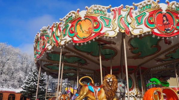 От сюрприза до ракушек: легендарные аттракционы Парка Победы