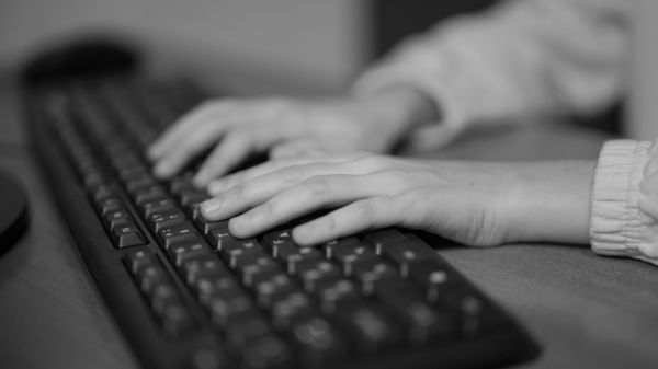 Виртуальный мир – реальные опасности: какие угрозы поджидают детей в интернете?