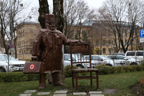 Тест: угадайте, где можно найти странные памятники
