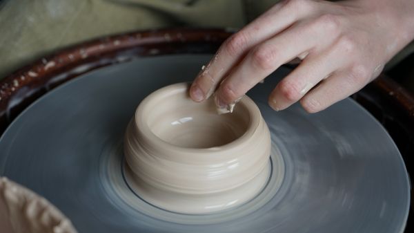 Работа с глиной, металлом и собственным телом — чему можно научиться Ставрополе