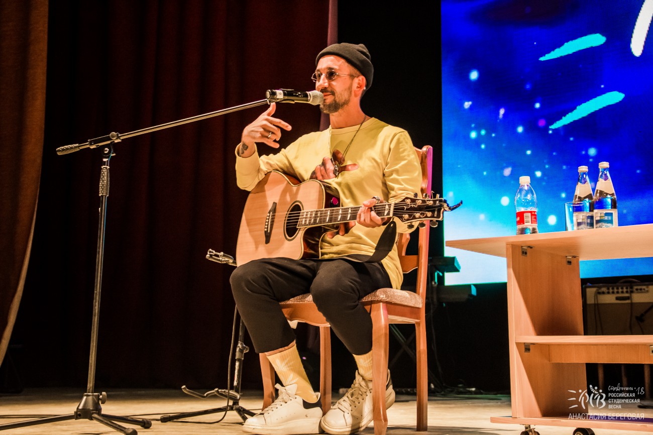 Солист группы «Пицца» Сергей Приказчиков поделился секретом с участниками фестиваля «Российская студенческая весна»