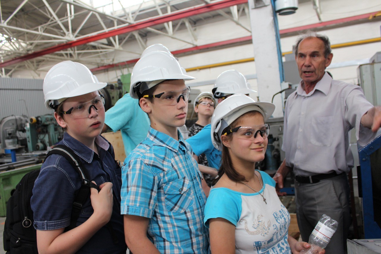 В Ставрополе школьники изучили производство деревянных конструкторов