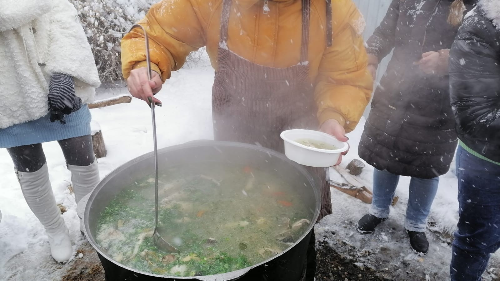 Чан для варки. Чан с курицей. День ухи. Чан варить на воде.