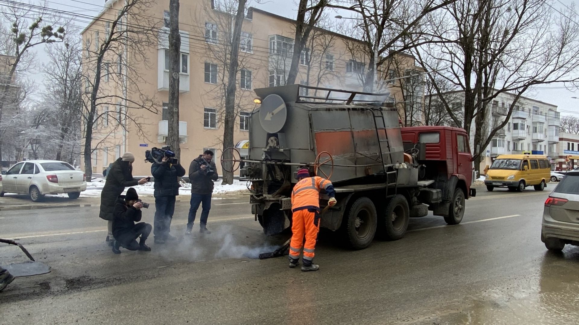 В Ставрополе стартовал ямочный ремонт дорог | 11.02.2022 | Ставрополь -  БезФормата