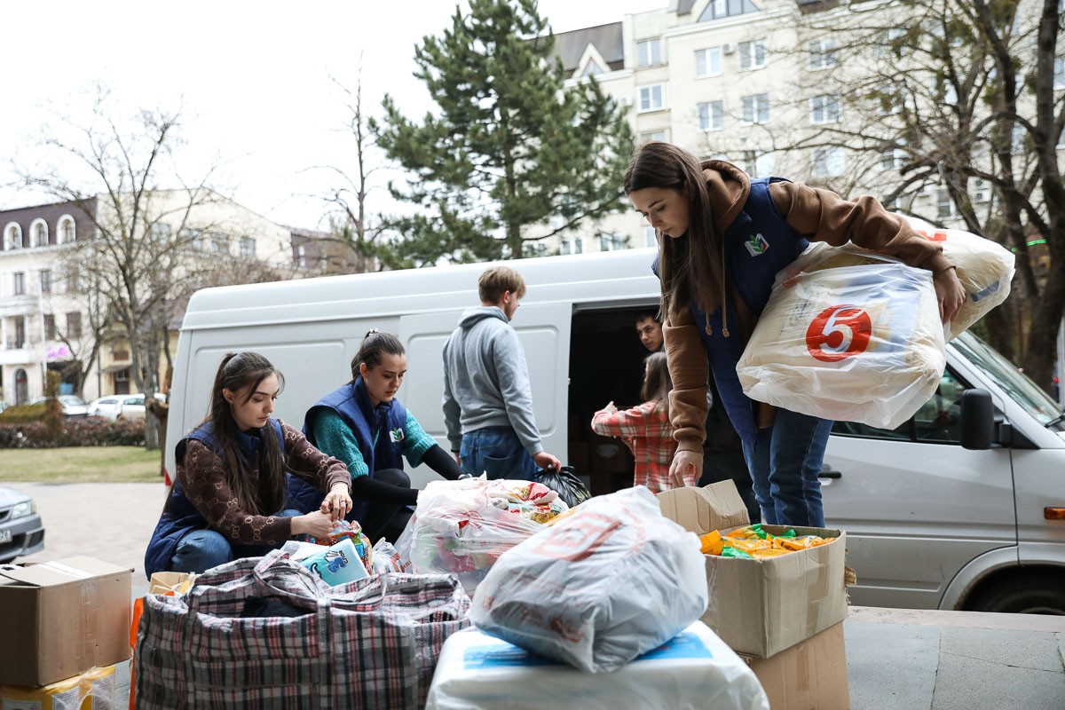 За 2 дня в СКФУ собрали более 2 тонн гуманитарной помощи для беженцев с  Донбасса | 02.03.2022 | Ставрополь - БезФормата