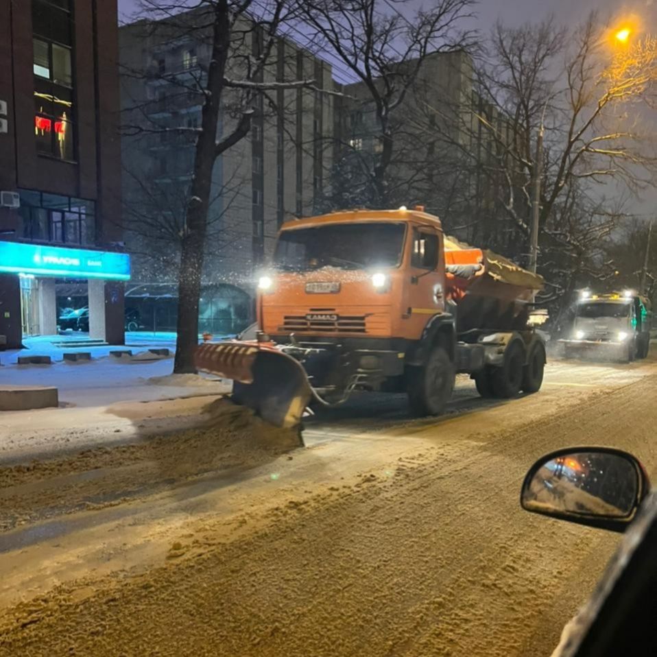 Ставрополь ночной город с машинами