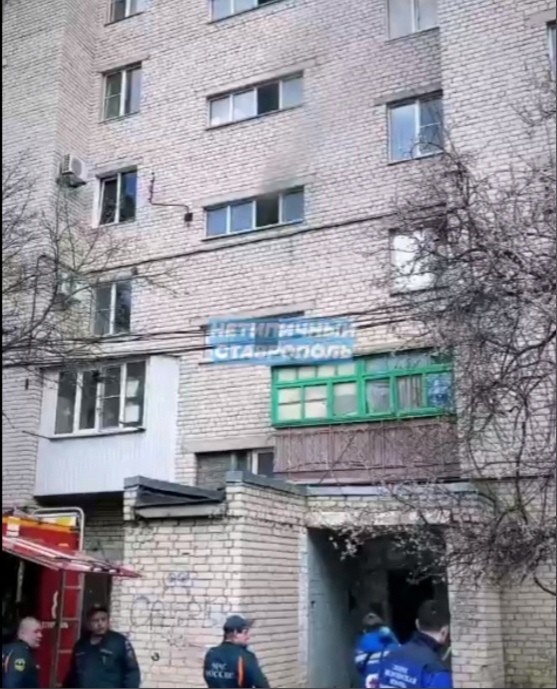 Спасатели потушили пожар в многоэтажке на ул. Вокзальной в Ставрополе