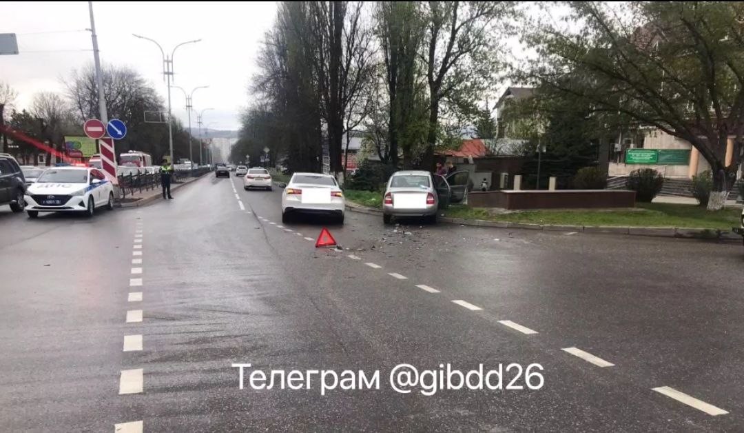 2 человека пострадали в аварии в Пятигорске из-за непредставления преимущества