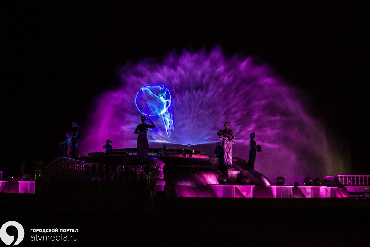 Режим работы фонтана "Россия" в 2022 году