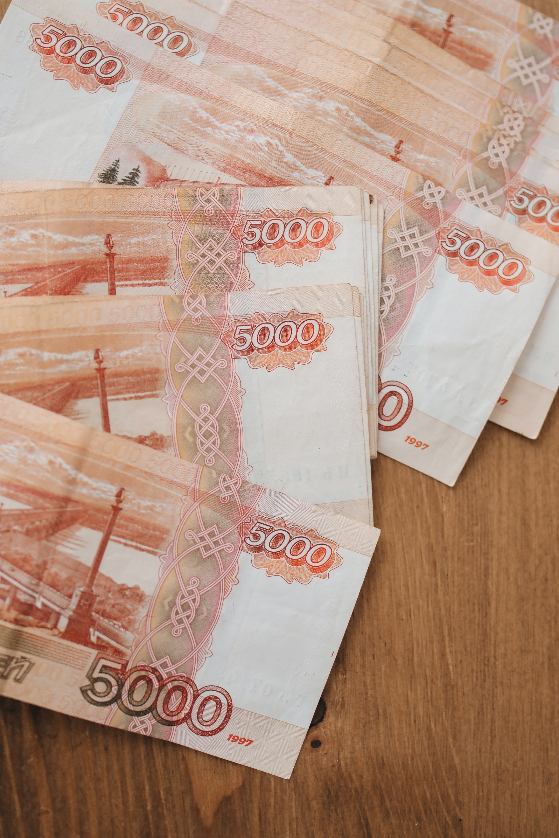 В Невинномысске директор предприятия задолжал 17 сотрудникам более 2 млн рублей зарплаты