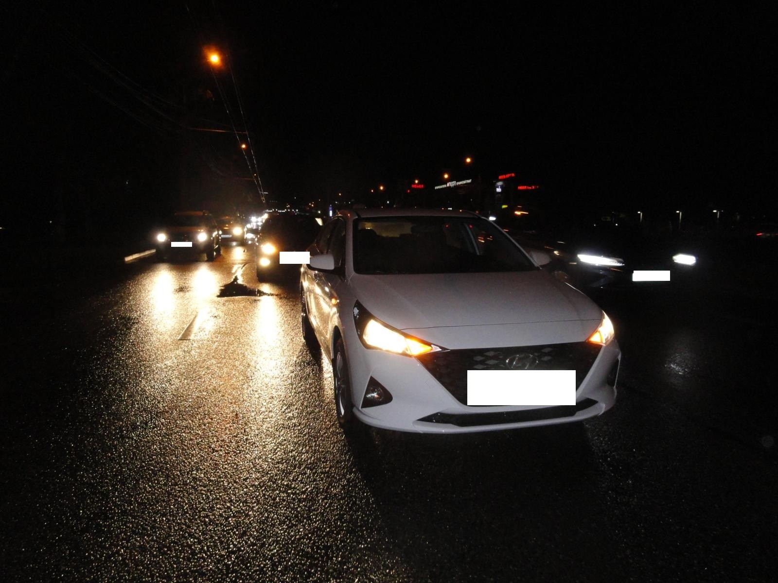 На проспекте Кулакова в Ставрополе столкнулись 3 автомобиля