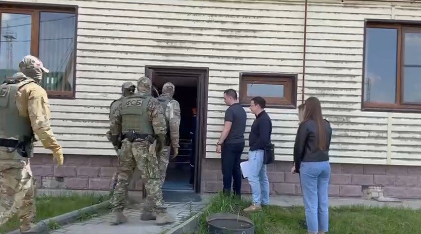 ФСБ и прокуратура проводят обыски в Кочубеевском округе и минприроды СК