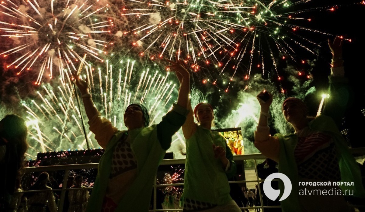 На краевом выпускном в Ставрополе установят новые арт-объекты «Молодость, лети» и «Я люблю…»