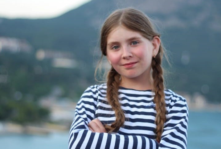 Девочка из Кисловодска победила на конкурсе чтецов в Артеке