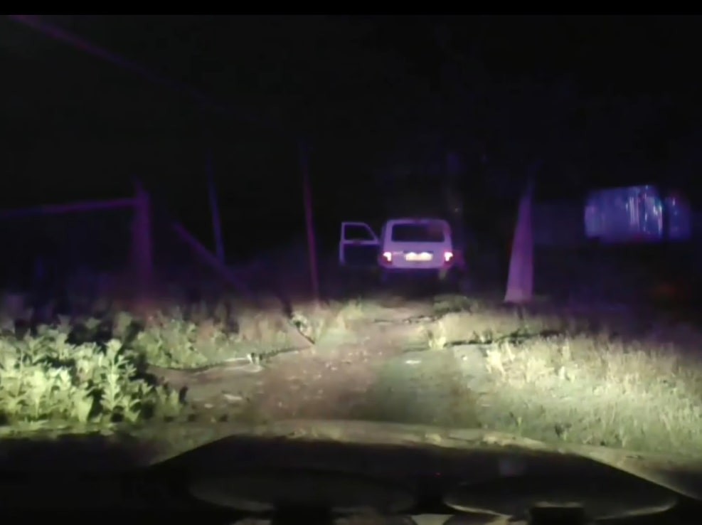 Пьяный водитель-бесправник бросил автомобиль и попытался сбежать от сотрудников ДПС на Ставрополье