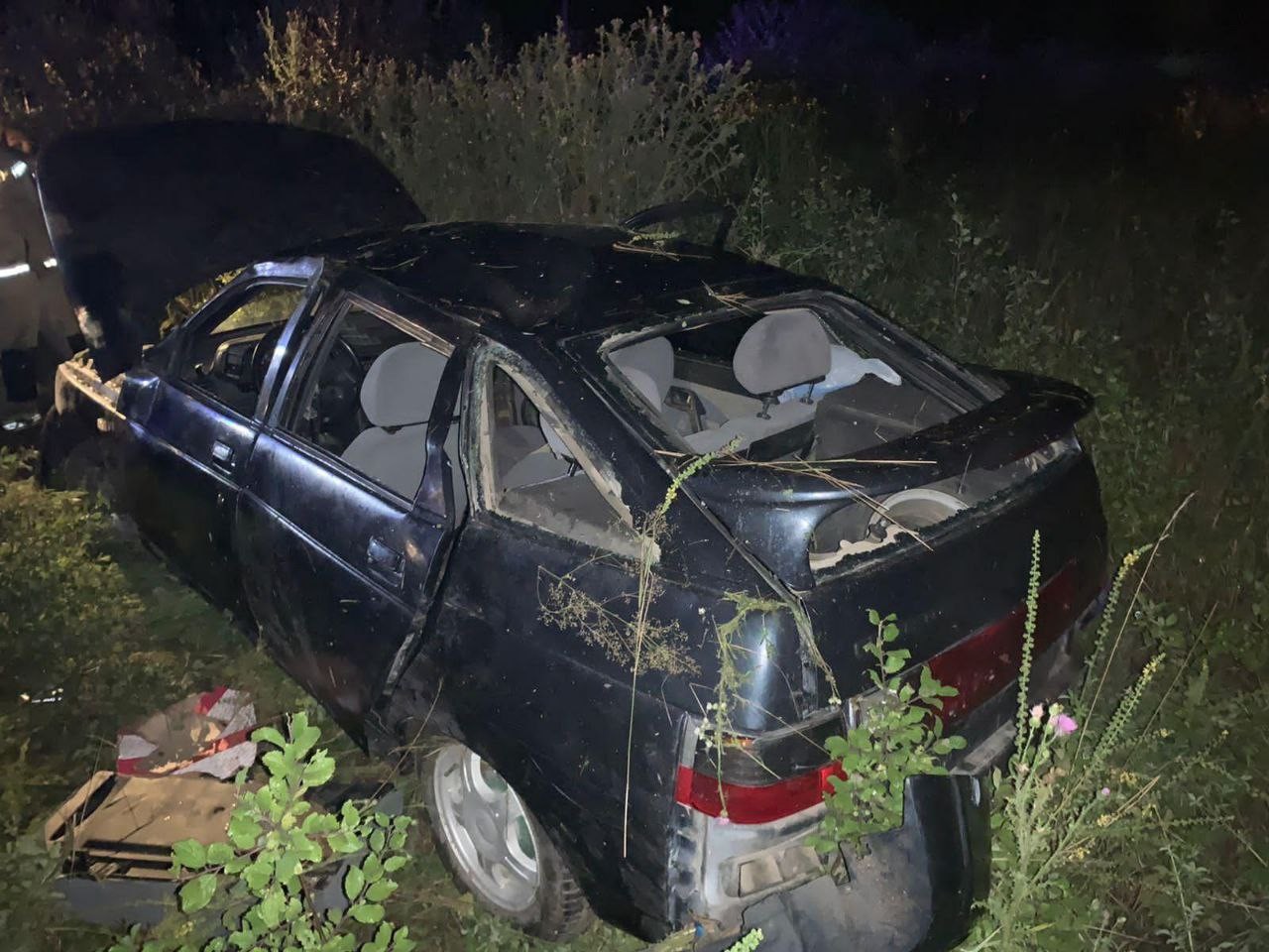Водитель и пассажир доставлены в больницу после опрокидывания автомобиля в кювет на Ставрополье