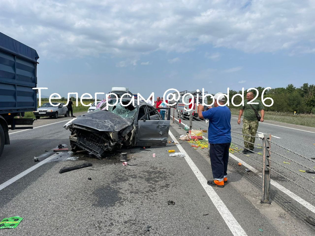 На Ставрополье автомобиль врезался в тросовое ограждение и опрокинулся