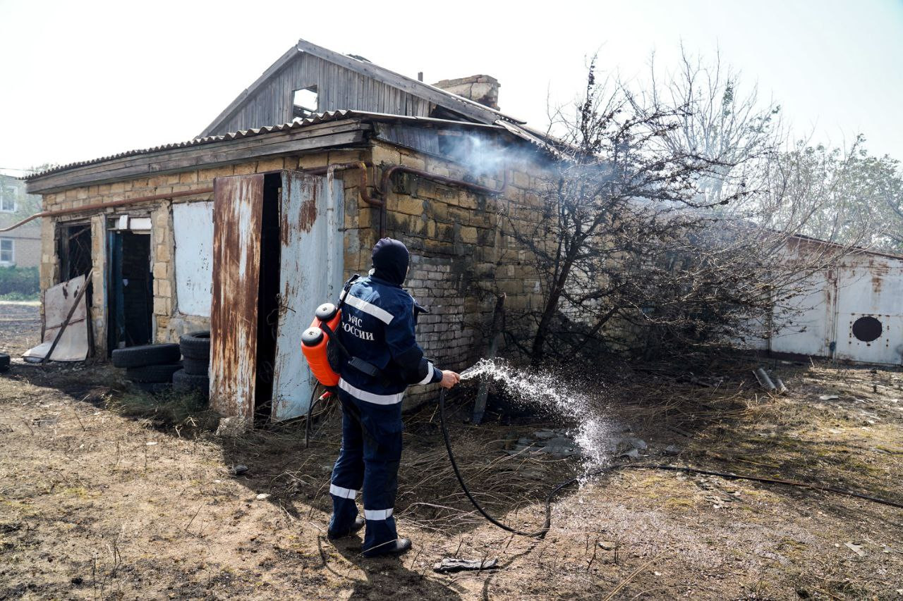 Владельцам сгоревших домов в поселке Озерном под Ставрополем окажут материальную помощь
