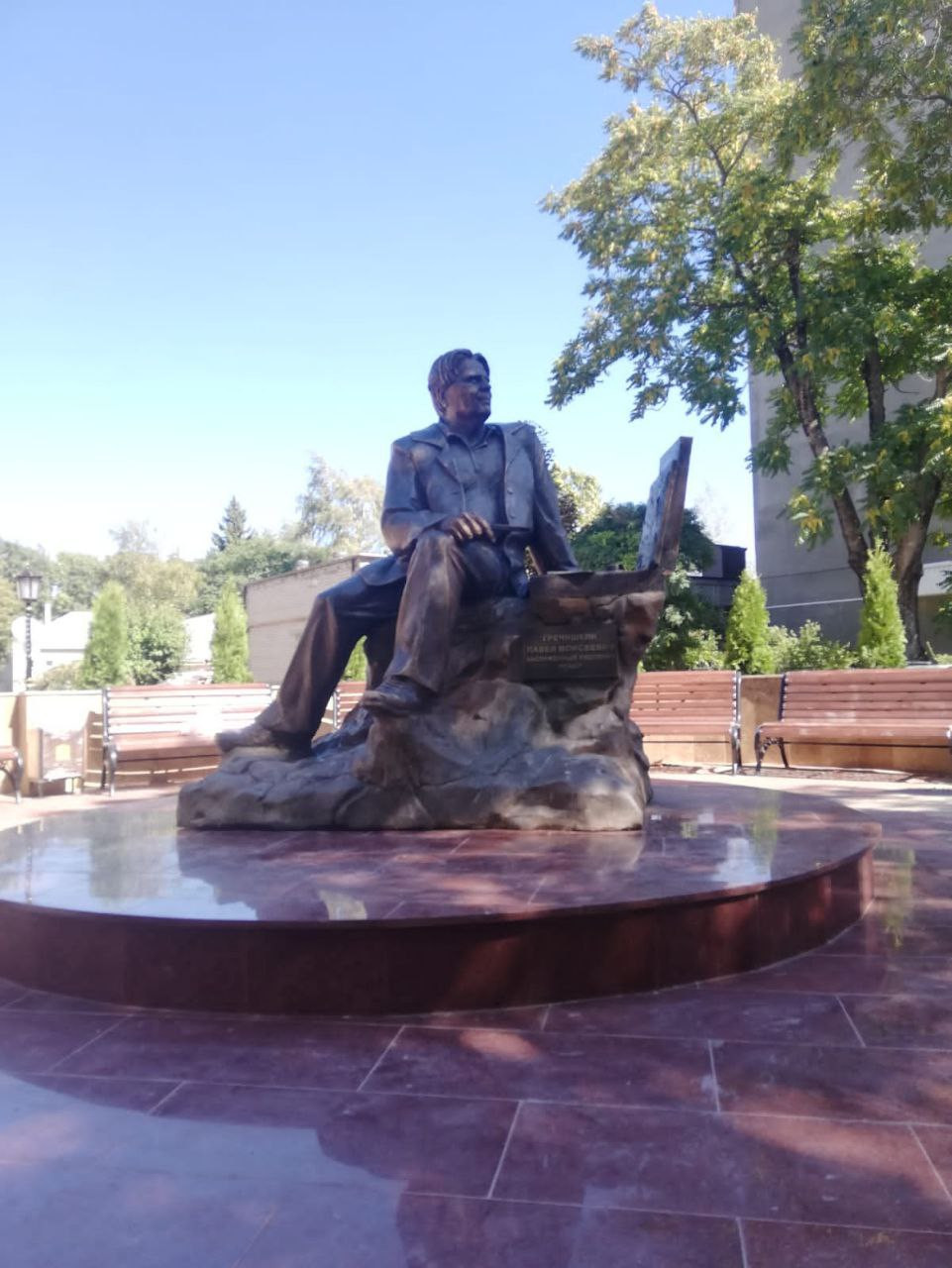 Памятник художнику Павлу Гречишкину установили в Ставрополе