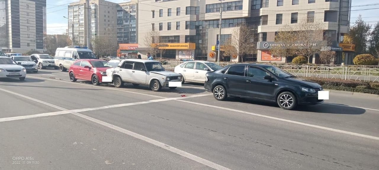 Начинающая водитель спровоцировала тройное ДТП в Ставрополе