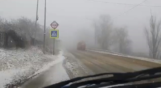 О сильном снеге и скользкой дороге предупреждают автоинспекторы Ставрополья