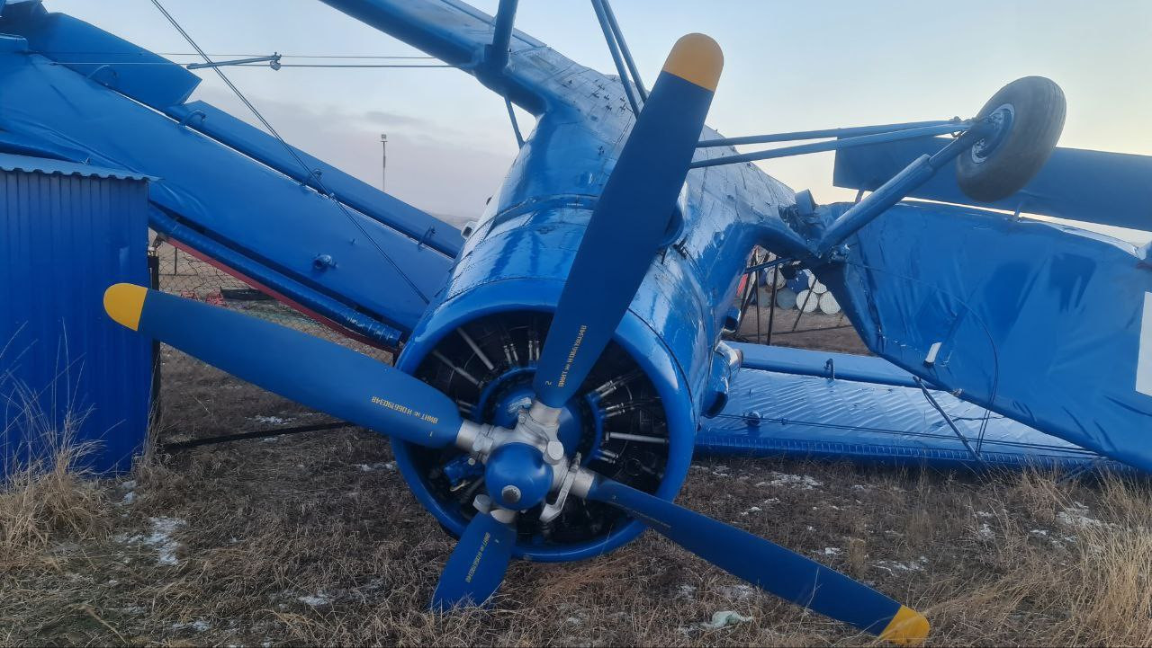 В Шпаковском округе сильный ветер перевернул самолет Ан-2