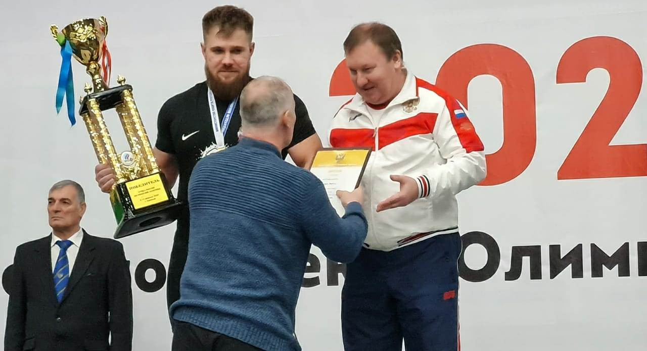 Ставропольские штангисты завоевали две высшие награды на соревнованиях в Грозном